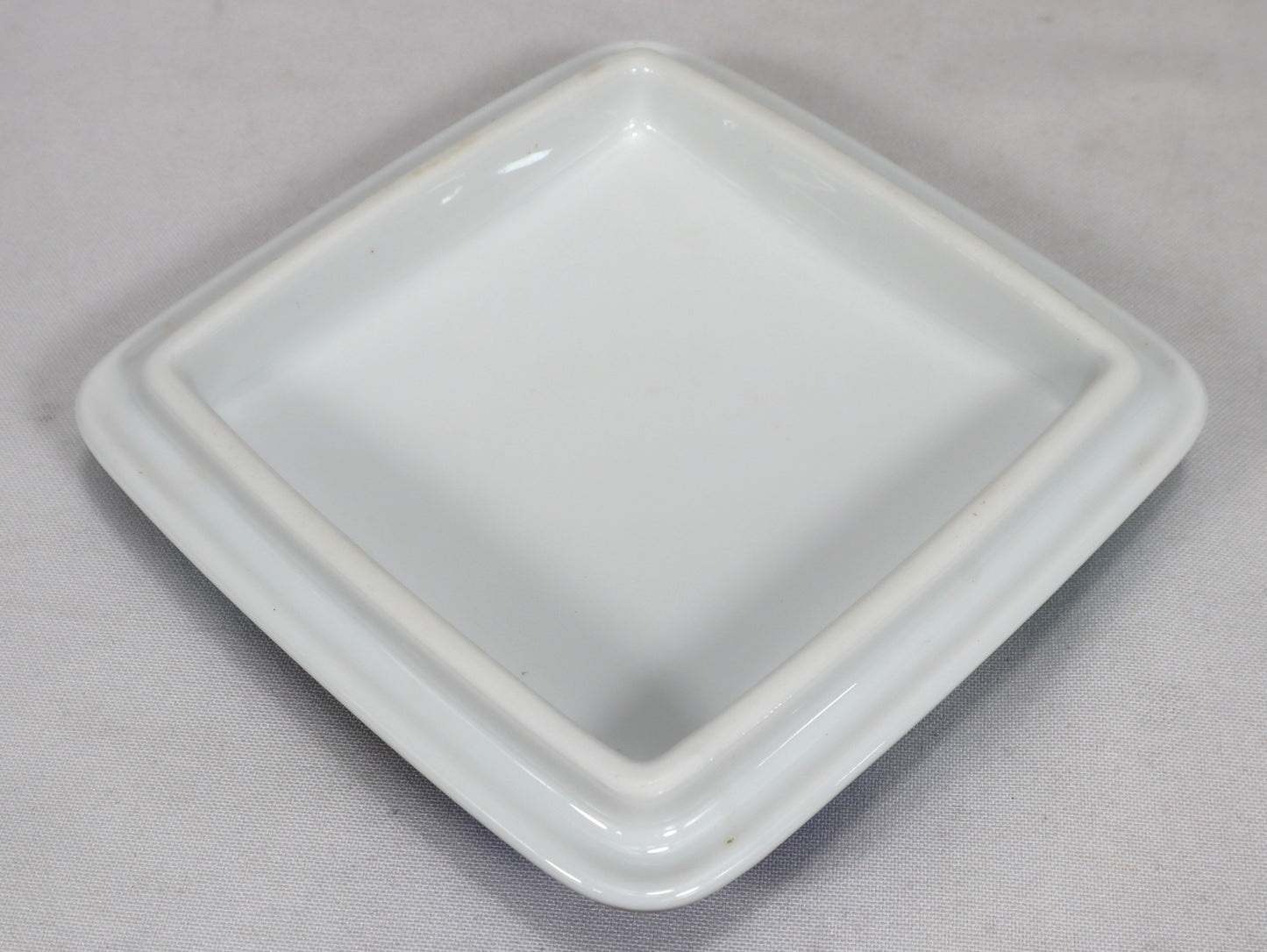 Gucci porcelain trinket box with lid